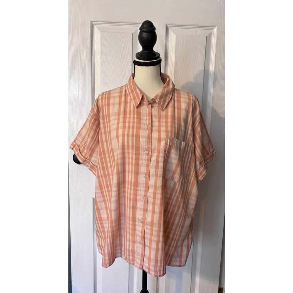 Universal Thread Short Sleeve Button-Up Shirt Women's XXL Peach Plaid Plus Size